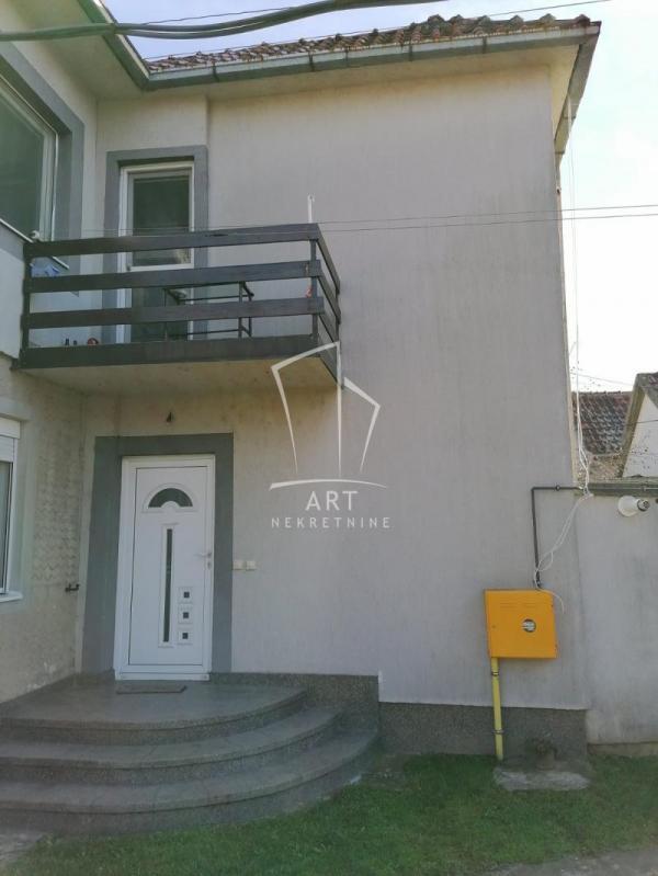 Stan na prodaju u Beogradu, Surčin, trosoban, 77m2, cena 112000 evra