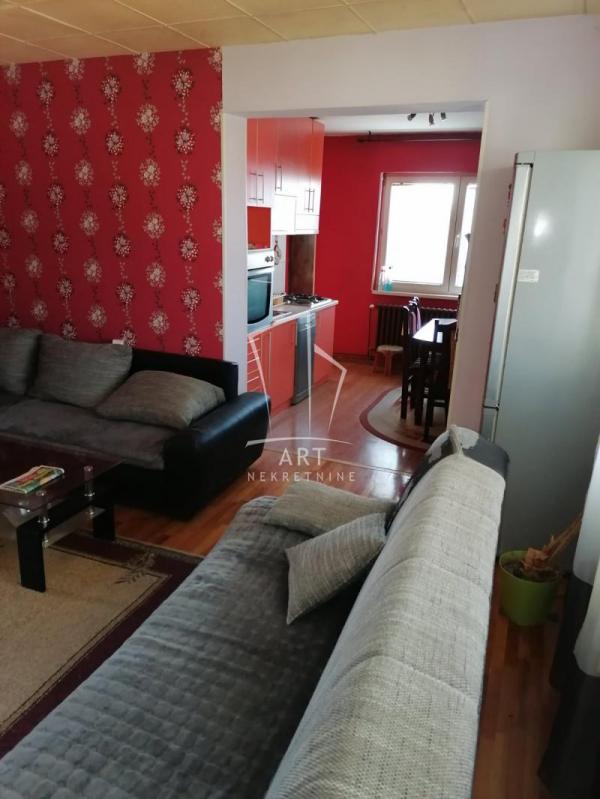 Stan na prodaju u Beogradu, Surčin, trosoban, 77m2, cena 112000 evra