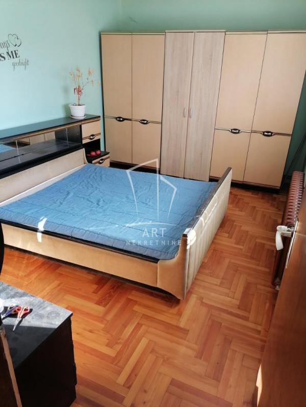 Stan na prodaju u Beogradu, Surčin, trosoban, 77m2, cena 112000 evra