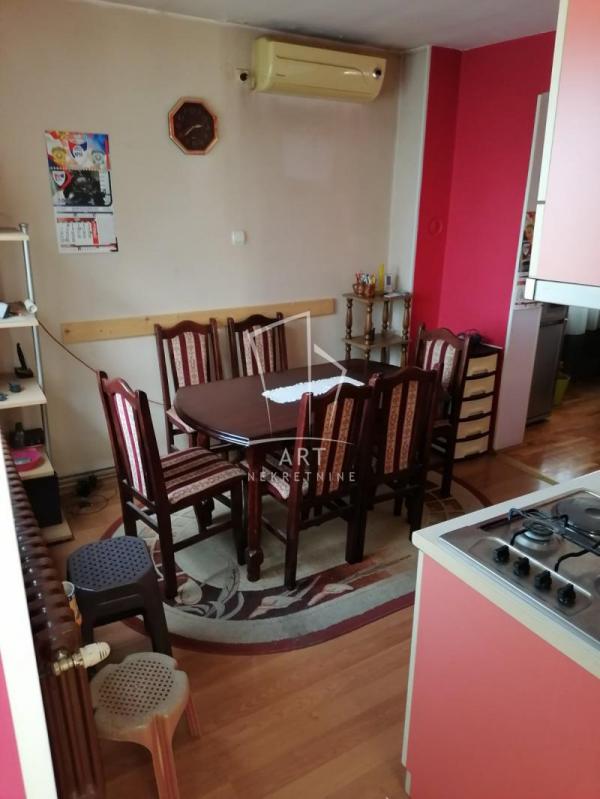 Stan na prodaju u Beogradu, Surčin, trosoban, 77m2, cena 112000 evra