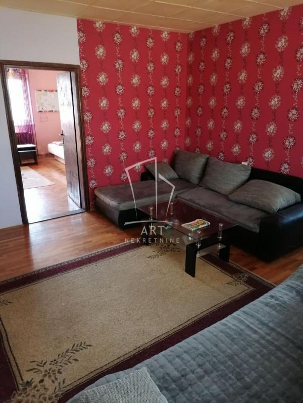 Stan na prodaju u Beogradu, Surčin, trosoban, 77m2, cena 112000 evra