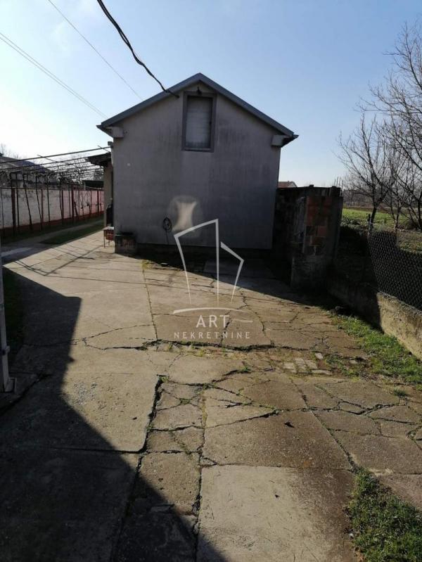 Stan na prodaju u Beogradu, Surčin, trosoban, 77m2, cena 112000 evra