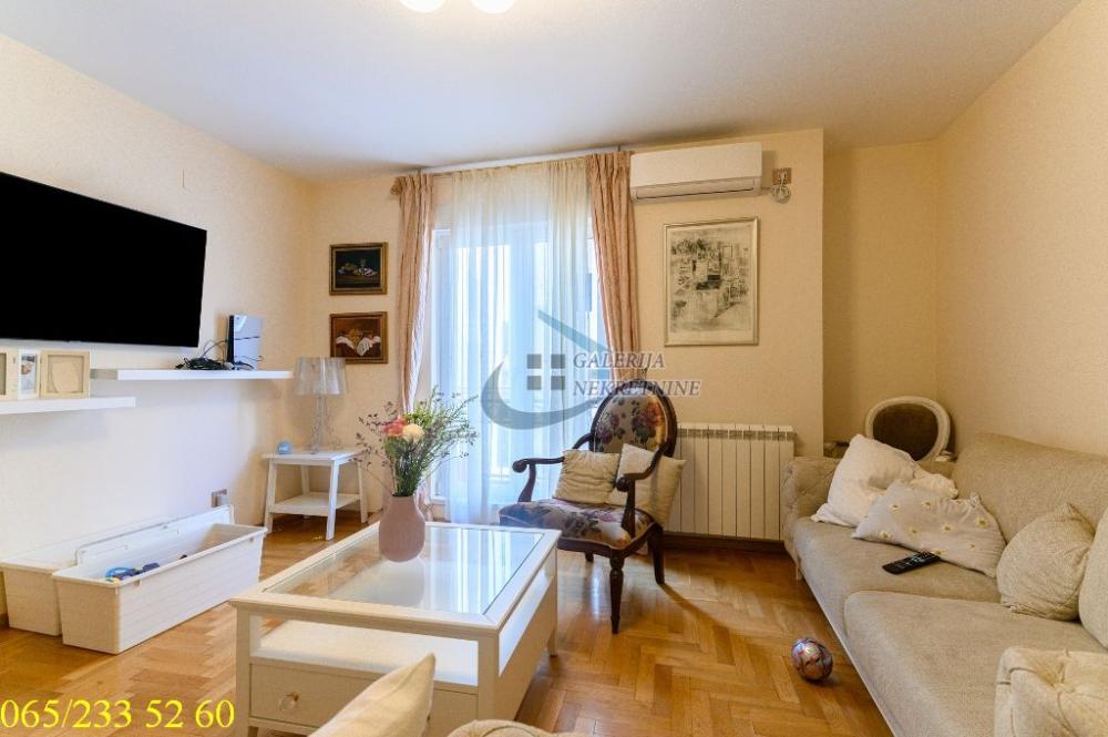 Stan na prodaju u Beogradu, Voždovac, trosoban, 80m2, cena 295000 evra