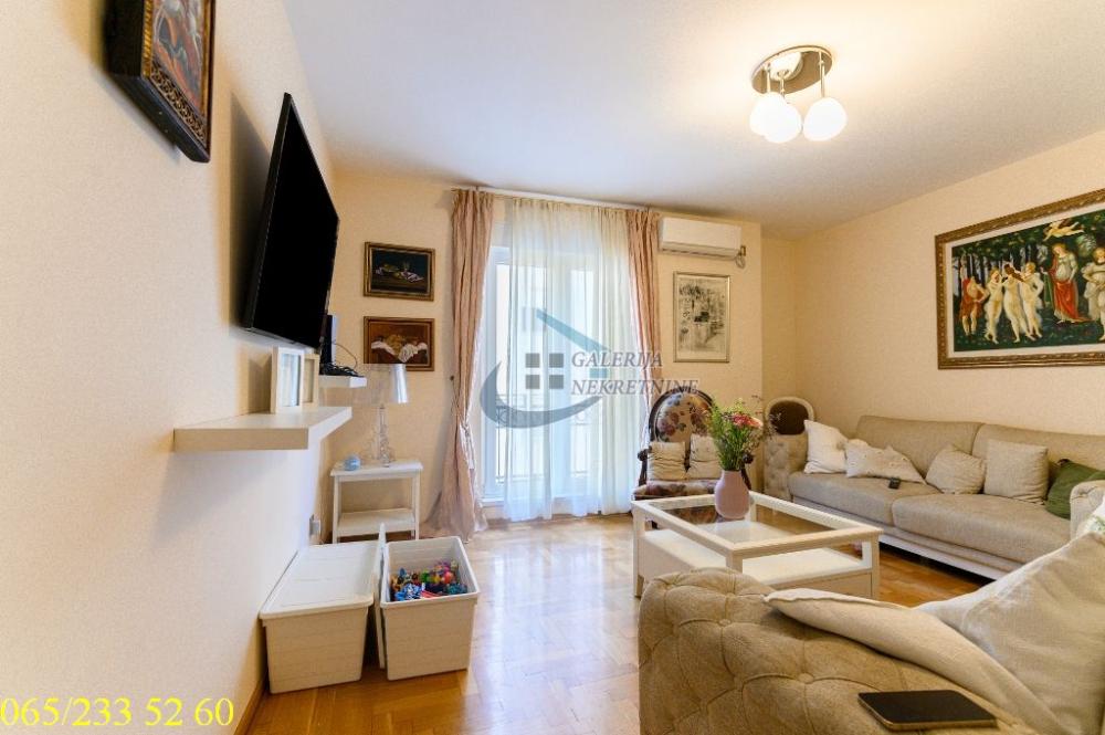 Stan na prodaju u Beogradu, Voždovac, trosoban, 80m2, cena 304000 evra
