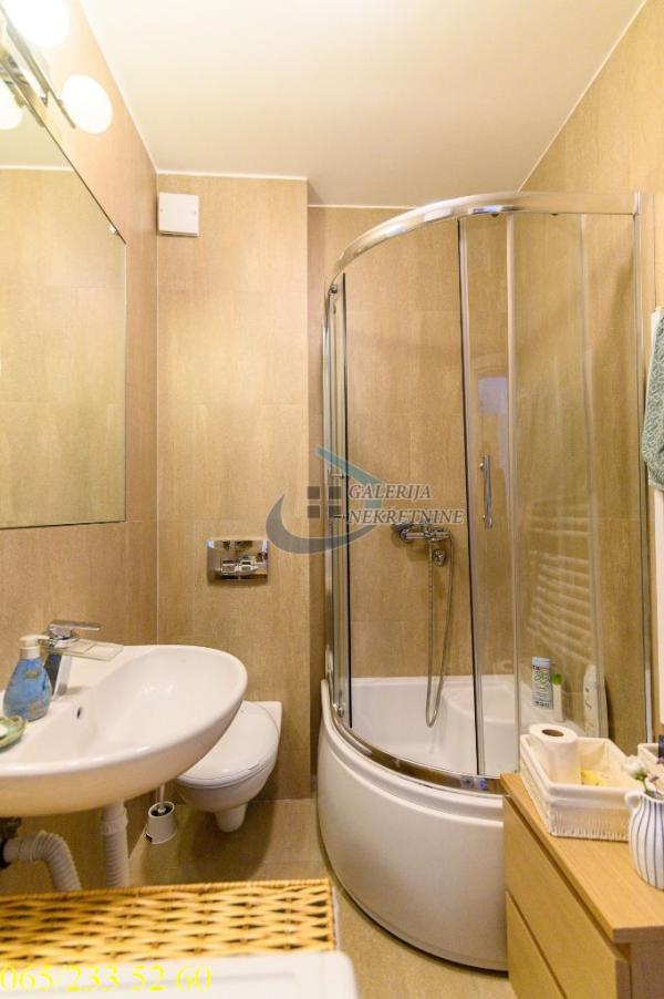 Stan na prodaju u Beogradu, Voždovac, trosoban, 80m2, cena 304000 evra