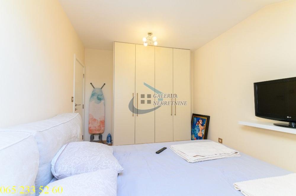 Stan na prodaju u Beogradu, Voždovac, trosoban, 80m2, cena 304000 evra