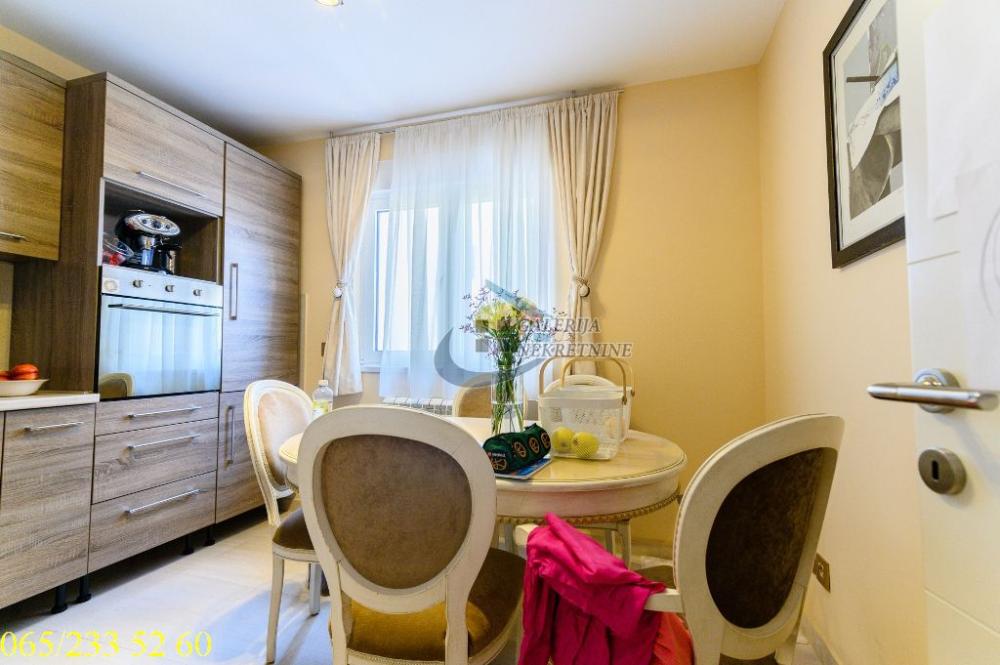 Stan na prodaju u Beogradu, Voždovac, trosoban, 80m2, cena 304000 evra