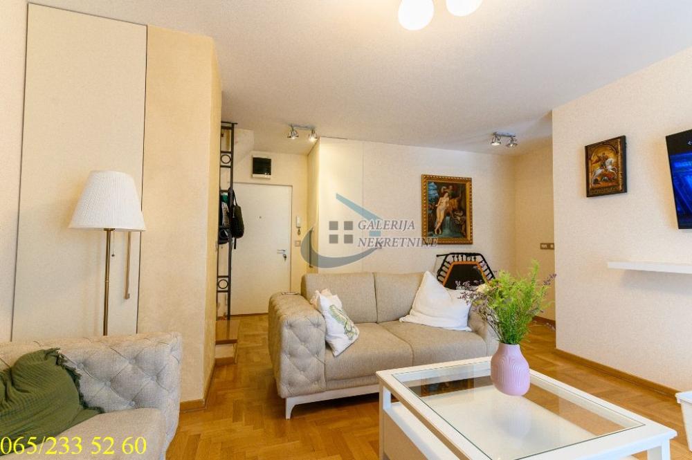 Stan na prodaju u Beogradu, Voždovac, trosoban, 80m2, cena 304000 evra