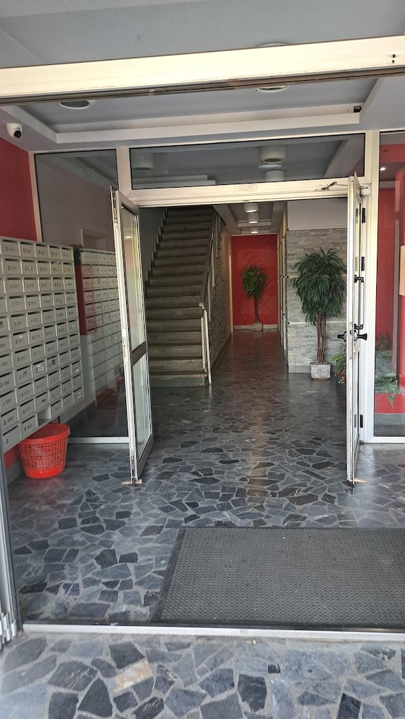 Stan na prodaju u Beogradu, Novi Beograd blok 21 (10. gimnazija), cetvorosoban, 90m2, cena 350000 evra