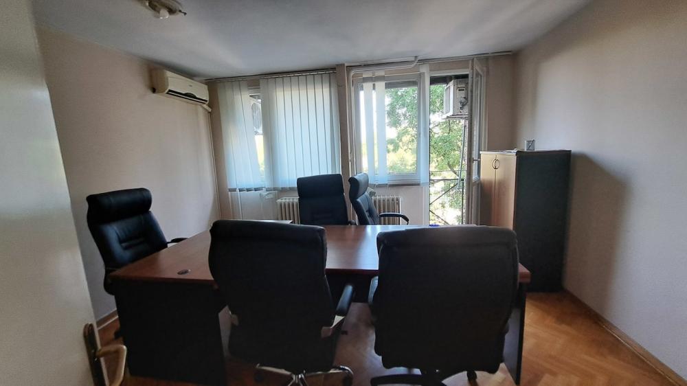 Stan na prodaju u Beogradu, Novi Beograd blok 21 (10. gimnazija), cetvorosoban, 90m2, cena 350000 evra