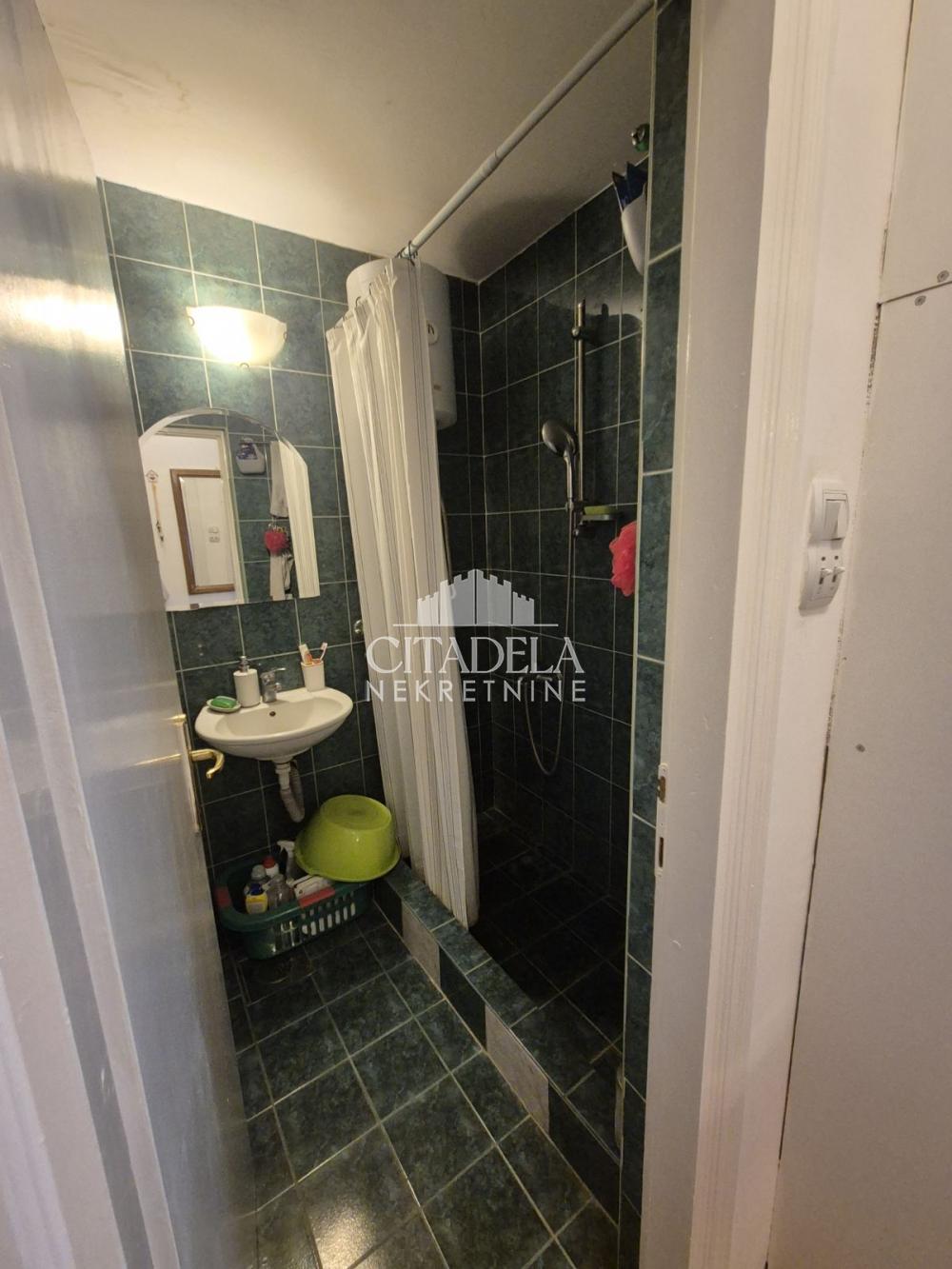 Stan na prodaju u Beogradu, Rakovica, jednoiposoban, 30m2, cena 82000 evra