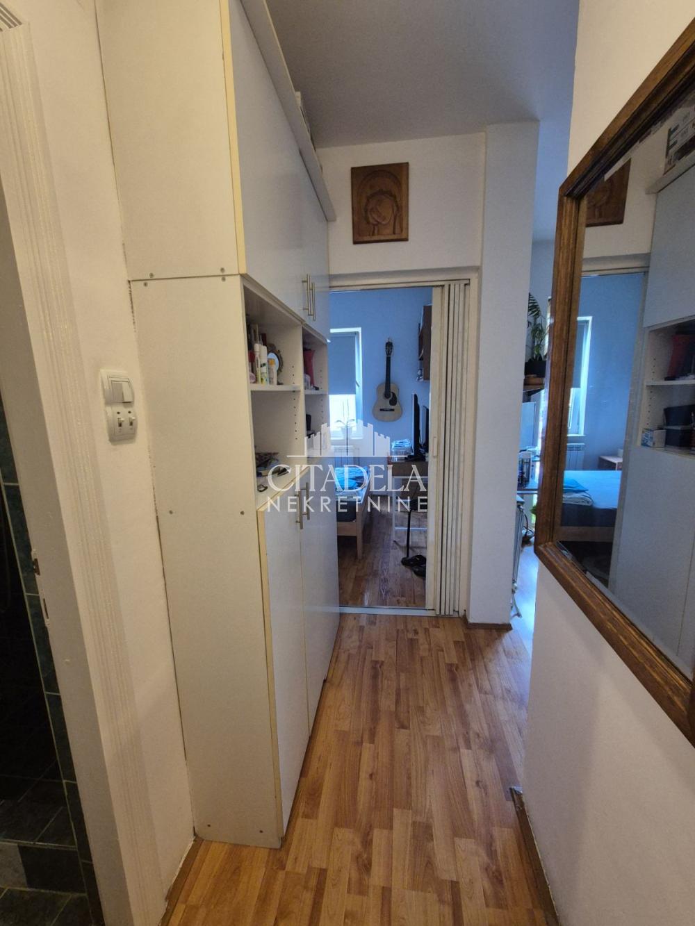 Stan na prodaju u Beogradu, Rakovica, jednoiposoban, 30m2, cena 82000 evra