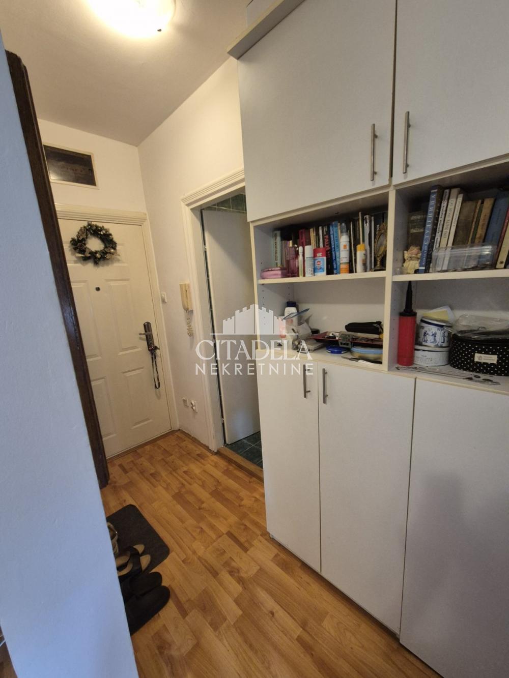 Stan na prodaju u Beogradu, Rakovica, jednoiposoban, 30m2, cena 82000 evra