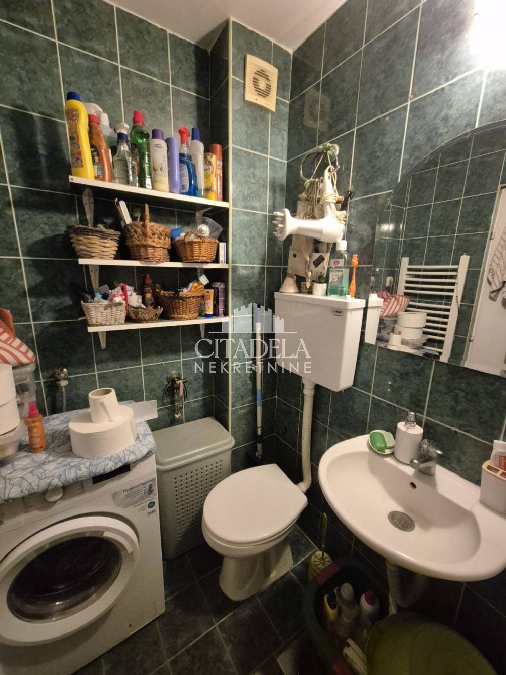 Stan na prodaju u Beogradu, Rakovica, jednoiposoban, 30m2, cena 82000 evra