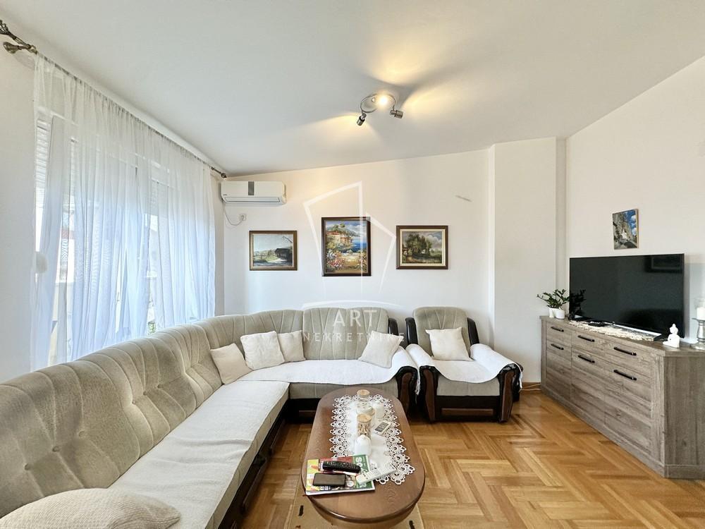 Stan na prodaju u Beogradu, Voždovac, trosoban, 75m2, cena 270000 evra