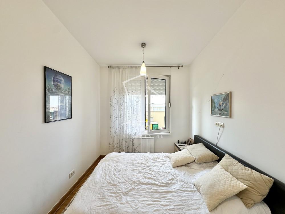 Stan na prodaju u Beogradu, Voždovac, trosoban, 75m2, cena 275000 evra