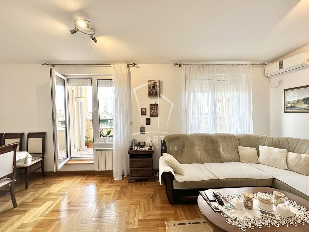 Stan na prodaju u Beogradu, Voždovac, trosoban, 75m2, cena 275000 evra