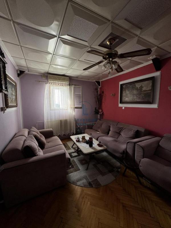 Stan na prodaju u Beogradu, Vračar (Hram), troiposoban, 80m2, cena 220000 evra