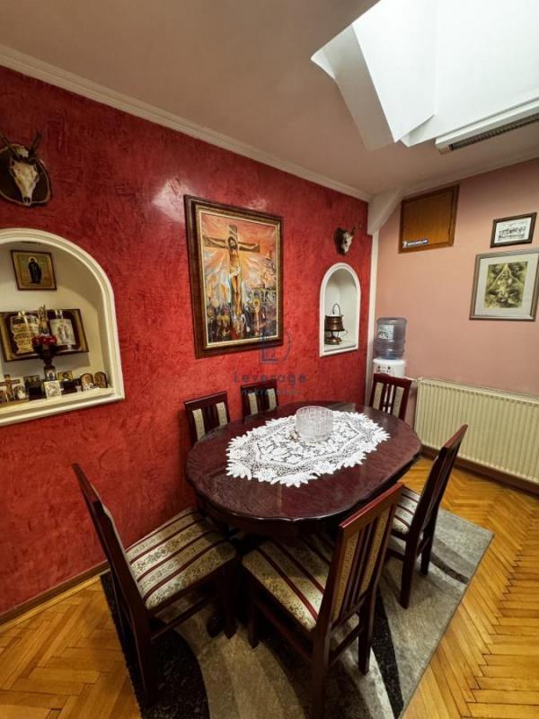 Stan na prodaju u Beogradu, Vračar (Hram), troiposoban, 80m2, cena 220000 evra