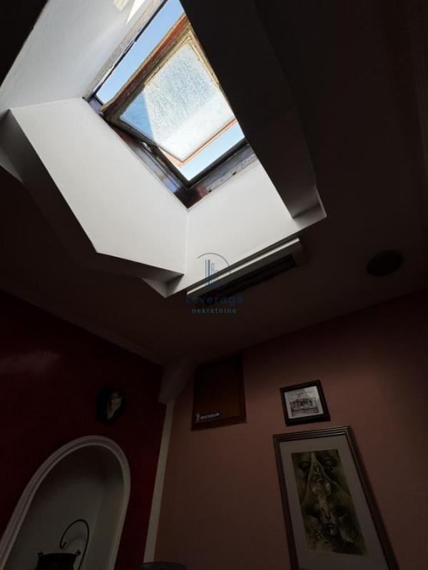 Stan na prodaju u Beogradu, Vračar (Hram), troiposoban, 80m2, cena 220000 evra