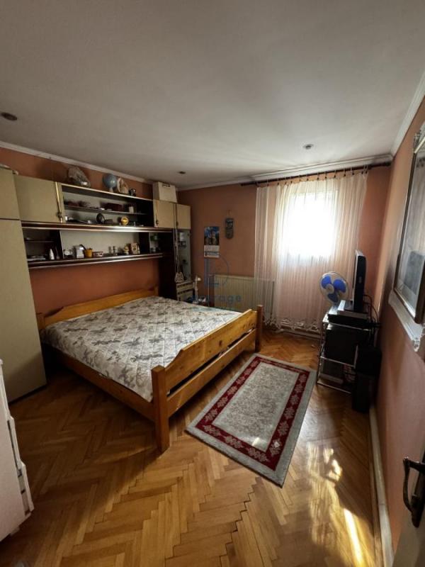 Stan na prodaju u Beogradu, Vračar (Hram), troiposoban, 80m2, cena 220000 evra