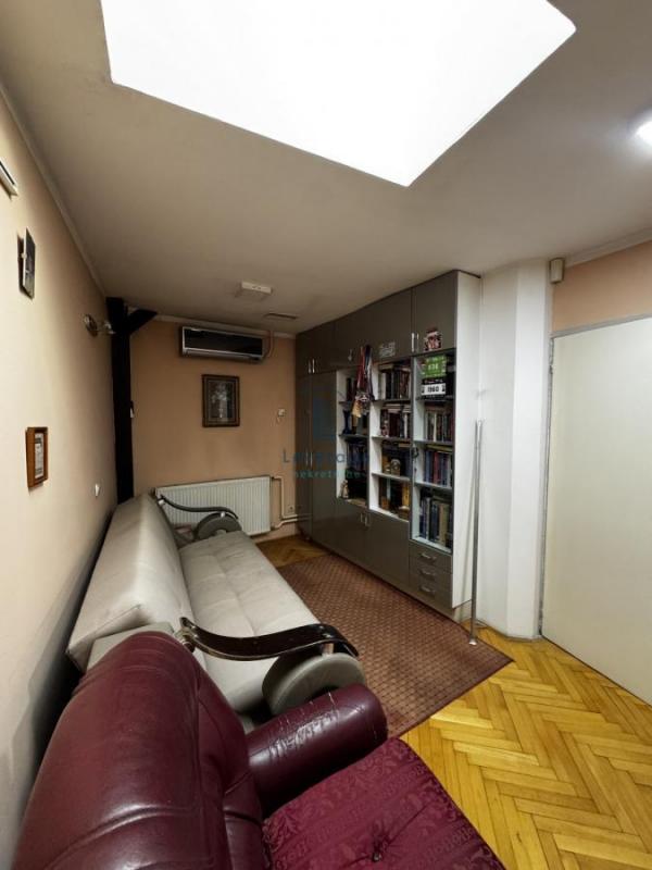 Stan na prodaju u Beogradu, Vračar (Hram), troiposoban, 80m2, cena 220000 evra