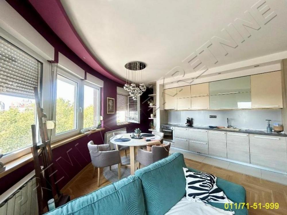 Stan na prodaju u Beogradu, Trošarina, cetvorosoban, 90m2, cena 360000 evra