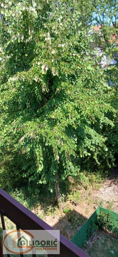 Stan na prodaju u Beogradu, Cerak, trosoban, 76m2, cena 149900 evra