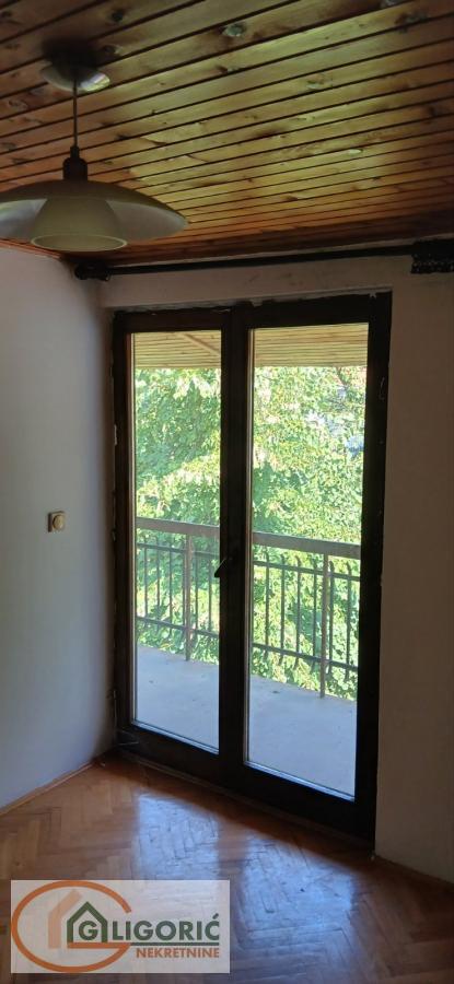 Stan na prodaju u Beogradu, Cerak, trosoban, 76m2, cena 149900 evra
