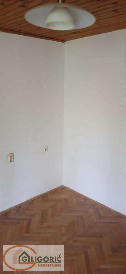 Stan na prodaju u Beogradu, Cerak, trosoban, 76m2, cena 149900 evra