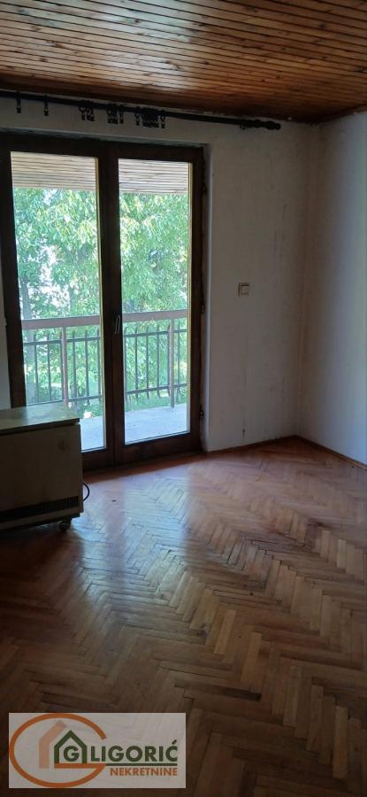 Stan na prodaju u Beogradu, Cerak, trosoban, 76m2, cena 149900 evra