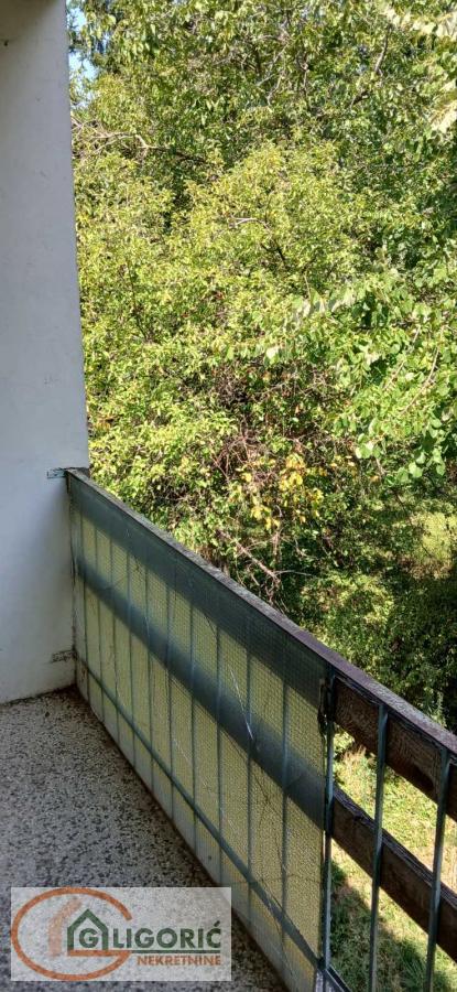 Stan na prodaju u Beogradu, Cerak, trosoban, 76m2, cena 149900 evra
