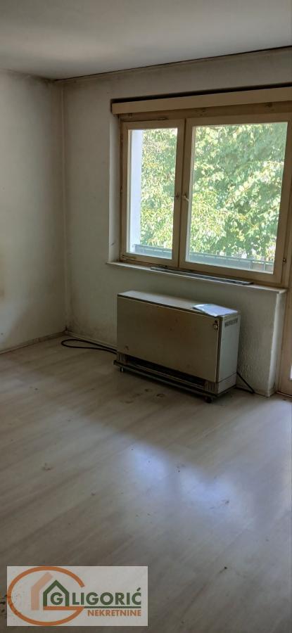 Stan na prodaju u Beogradu, Cerak, trosoban, 76m2, cena 149900 evra