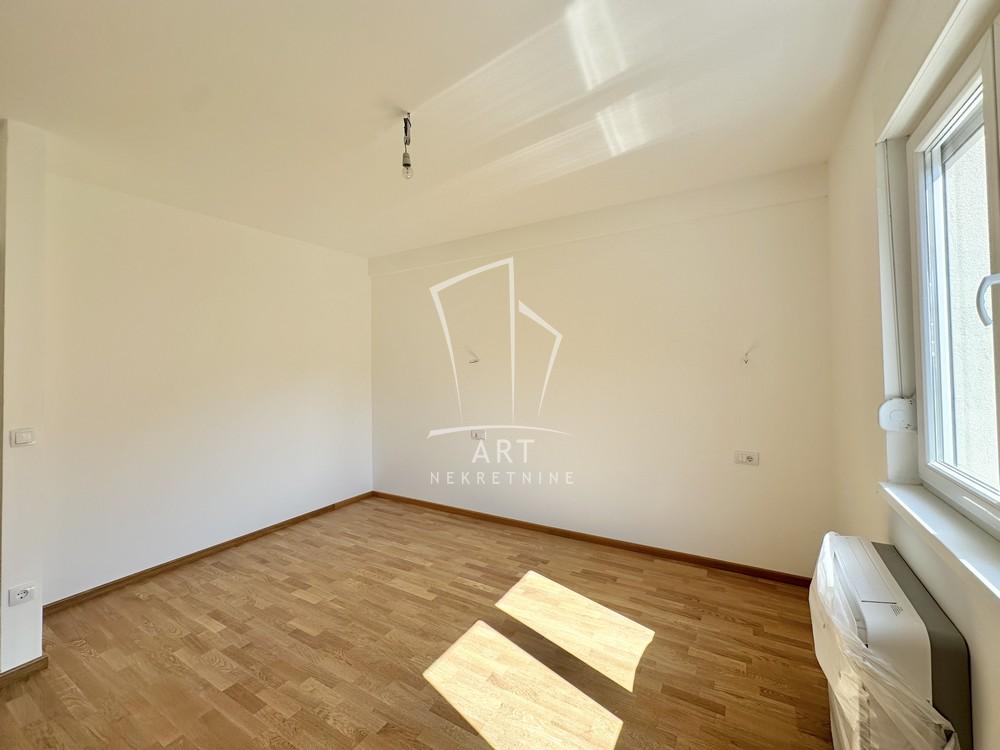 Stan na prodaju u Beogradu, Mirijevo, trosoban, 69m2, cena 158700 evra