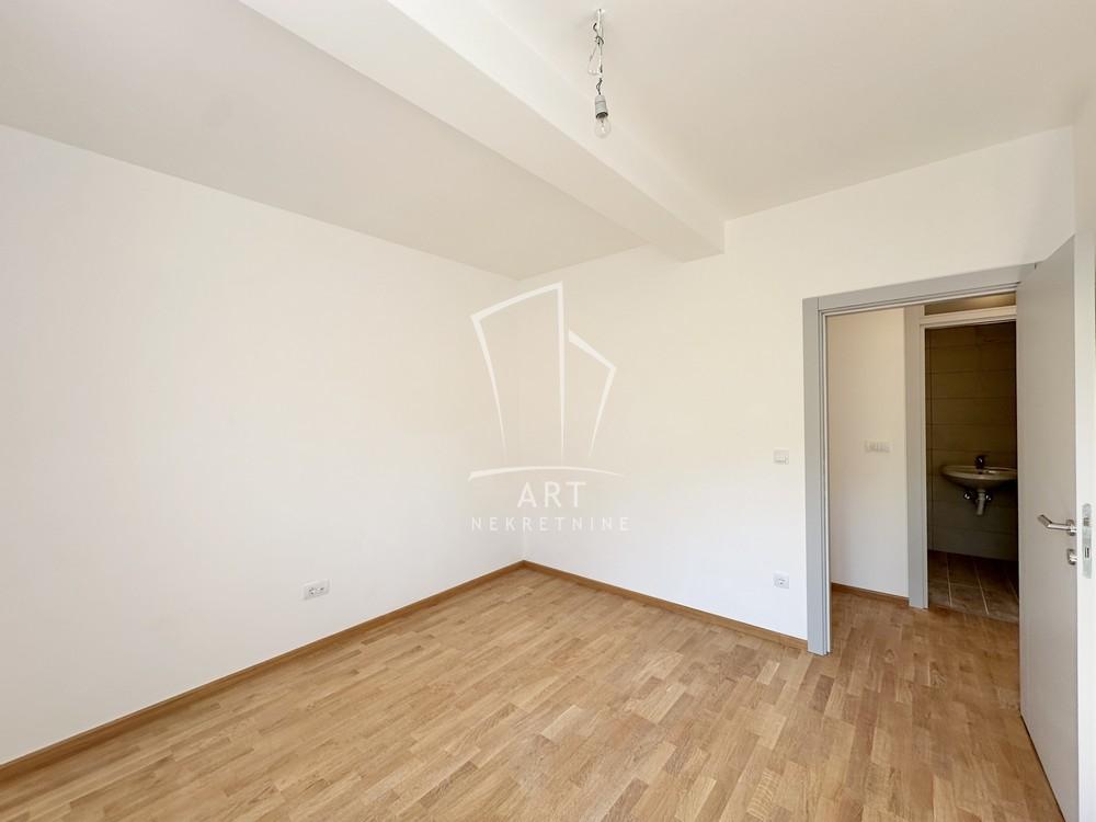 Stan na prodaju u Beogradu, Mirijevo, trosoban, 69m2, cena 158700 evra