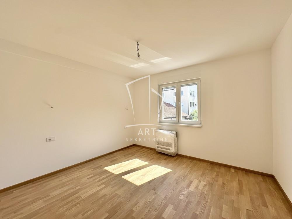 Stan na prodaju u Beogradu, Mirijevo, trosoban, 69m2, cena 158700 evra