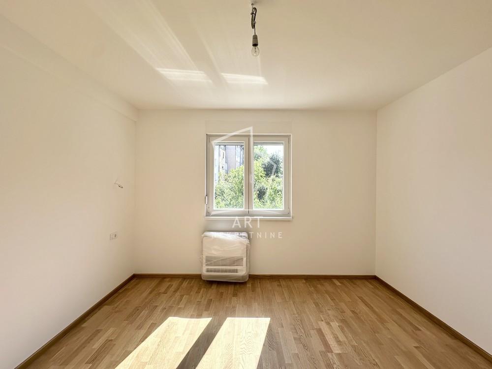 Stan na prodaju u Beogradu, Mirijevo, trosoban, 69m2, cena 158700 evra