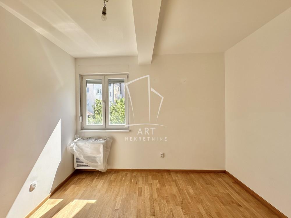 Stan na prodaju u Beogradu, Mirijevo, trosoban, 69m2, cena 158700 evra