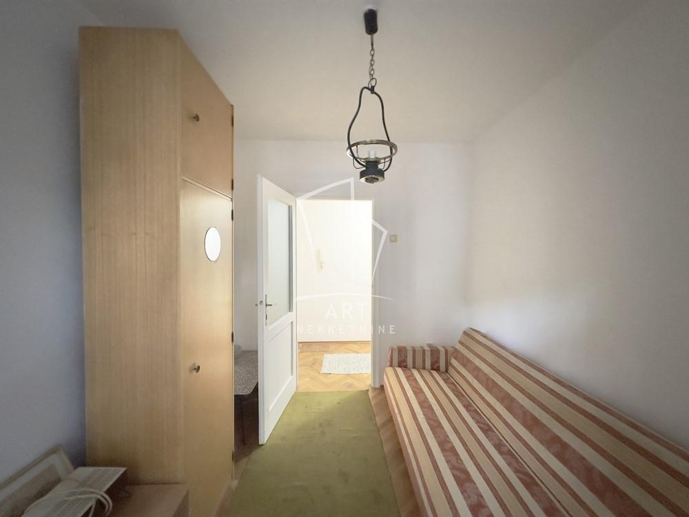 Stan na prodaju u Beogradu, Karaburma, jednoiposoban, 34m2, cena 104500 evra