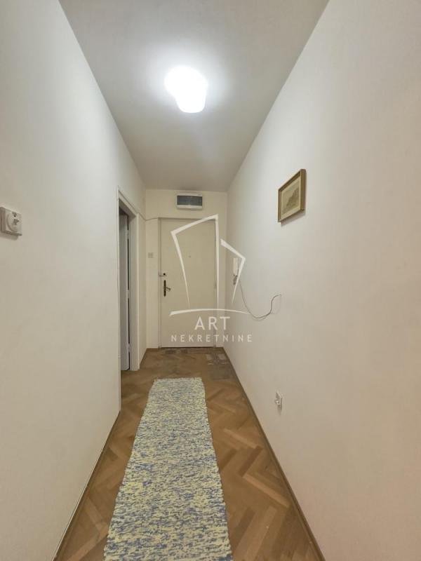 Stan na prodaju u Beogradu, Karaburma, jednoiposoban, 34m2, cena 104500 evra