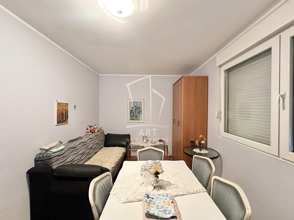 Stan na prodaju u Beogradu, Karaburma, dvoiposoban, 54m2, cena 142500 evra
