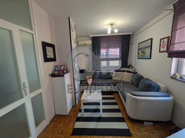 Stan na prodaju u Beogradu, Rakovica, troiposoban, 90m2, cena 240000 evra