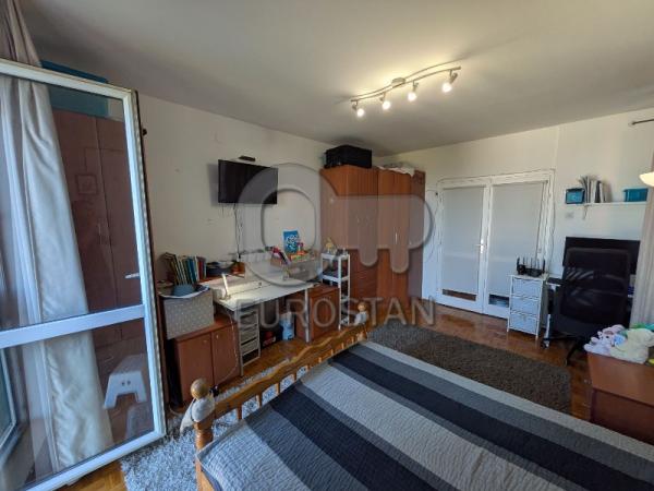 Stan na prodaju u Beogradu, Rakovica, troiposoban, 90m2, cena 240000 evra