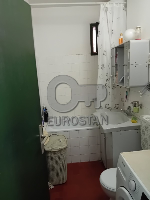 Stan na prodaju u Beogradu, Rakovica, troiposoban, 90m2, cena 240000 evra