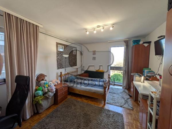 Stan na prodaju u Beogradu, Rakovica, troiposoban, 90m2, cena 240000 evra