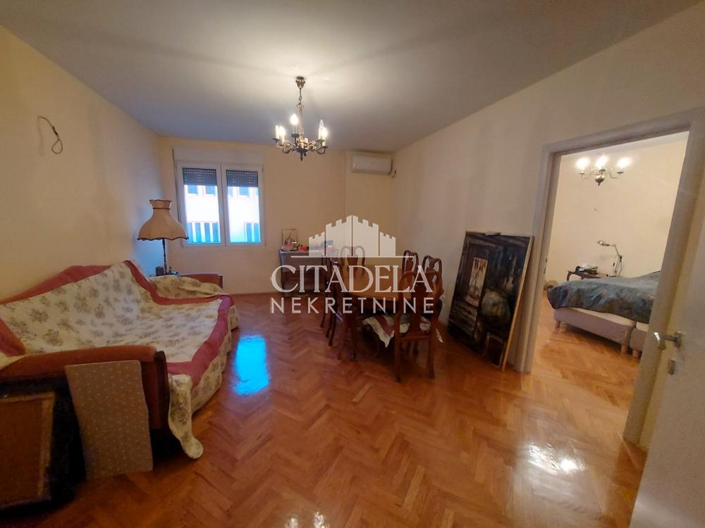 Stan na prodaju u Beogradu, Vračar, dvoiposoban, 79m2, cena 330000 evra