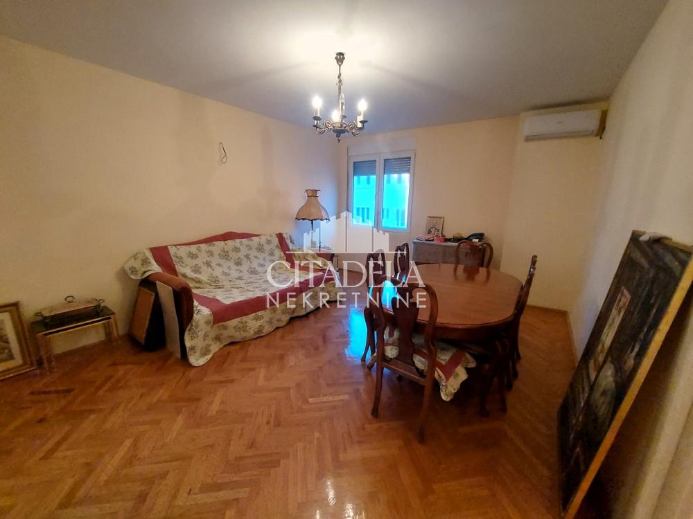 Stan na prodaju u Beogradu, Vračar, dvoiposoban, 79m2, cena 330000 evra