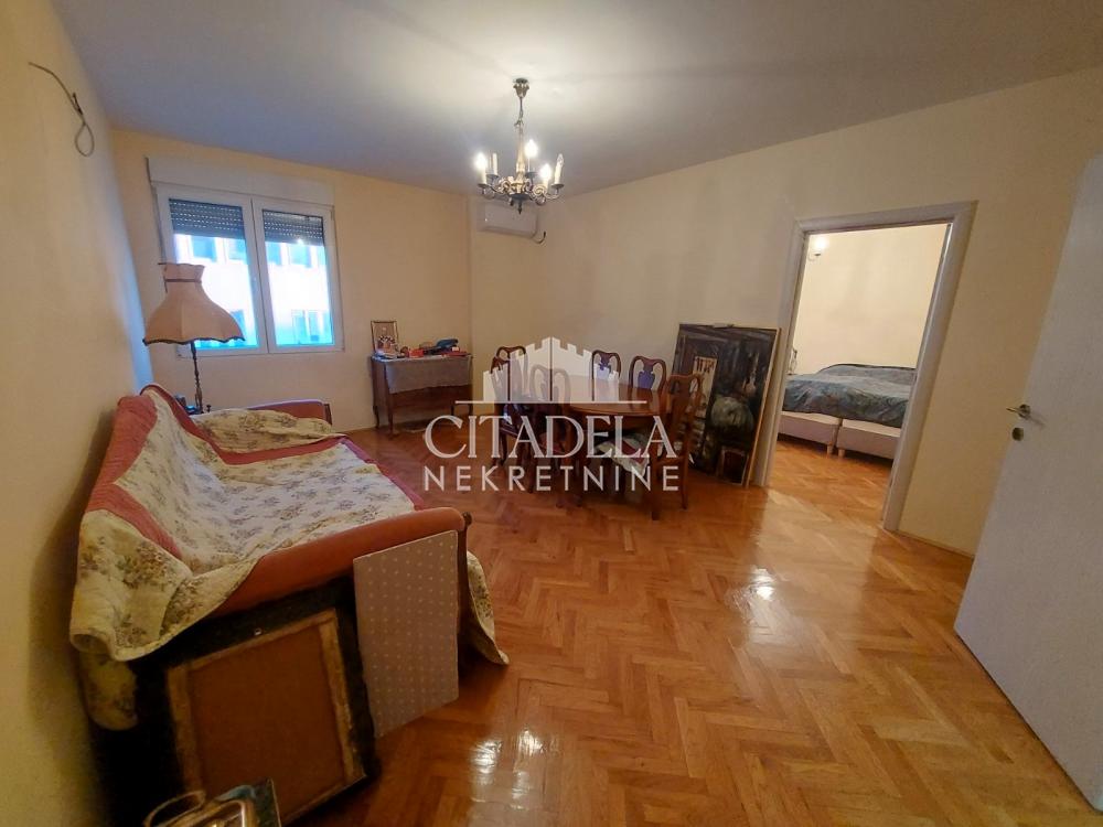 Stan na prodaju u Beogradu, Vračar, dvoiposoban, 79m2, cena 330000 evra