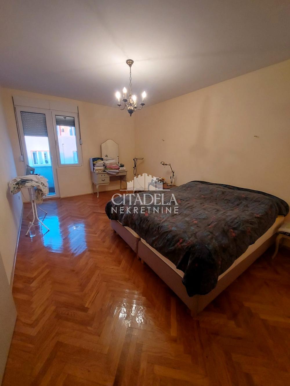 Stan na prodaju u Beogradu, Vračar, dvoiposoban, 79m2, cena 330000 evra