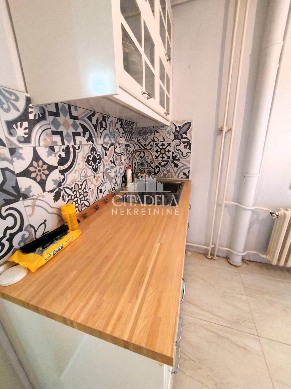 Stan na prodaju u Beogradu, Vračar, dvoiposoban, 79m2, cena 330000 evra